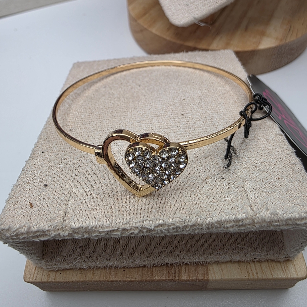 Paparazzi Gold Bracelet with Crystal Hearts (536)